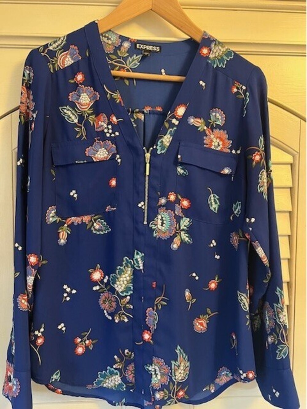 Express Blouse, Zip Up, Blue Floral, Medium